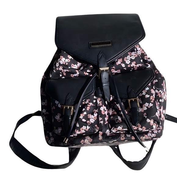 HP🏆 Stylish Floral Backpack by‎ Victoria's Secret: A Fashionable Must-Have - Picture 1 of 7